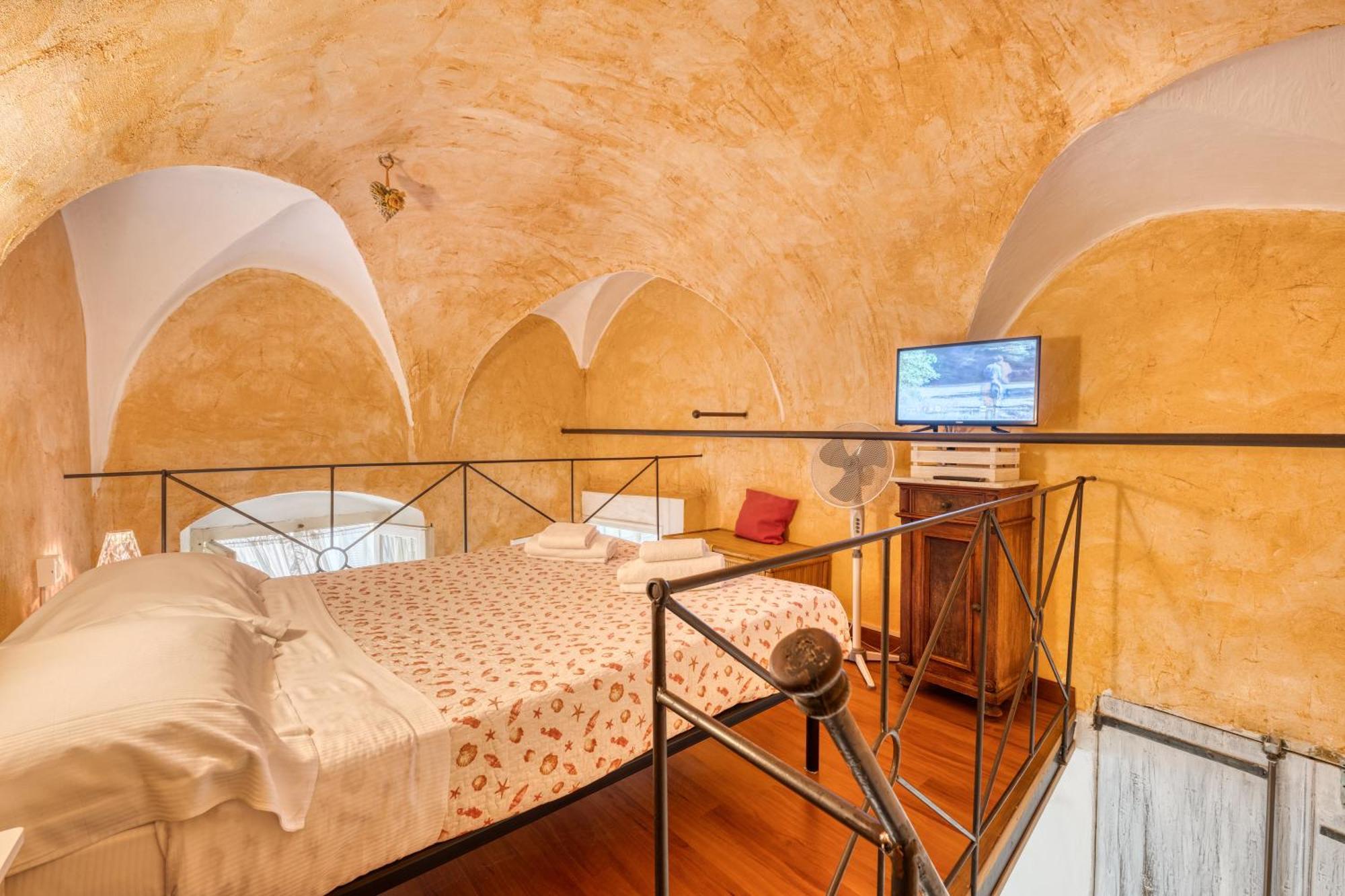 Mini Accommodation In Sanremo Liguria Exterior photo